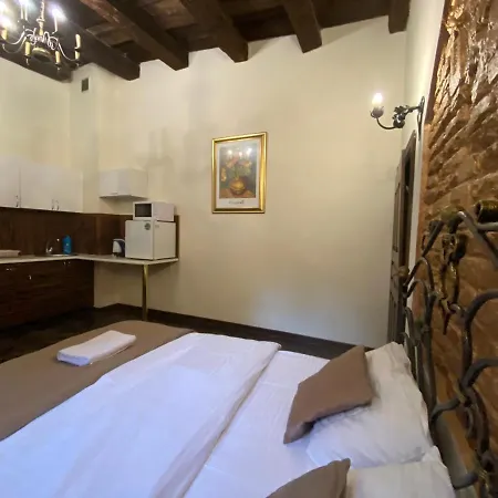 в центрі на вулиці лесі українка 19