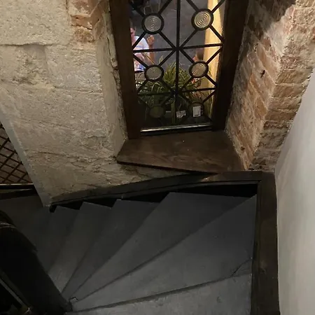 в центрі на вулиці лесі українка 19 * Λβιβ