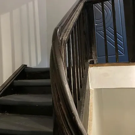 в центрі на вулиці лесі українка 19 * Λβιβ