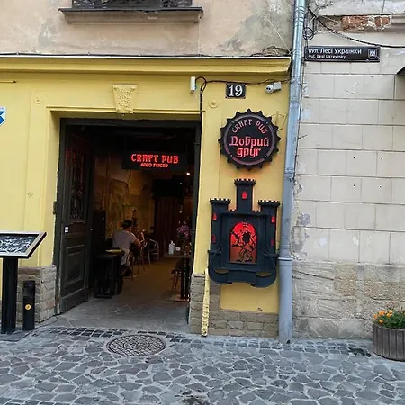 в центрі на вулиці лесі українка 19 * Λβιβ