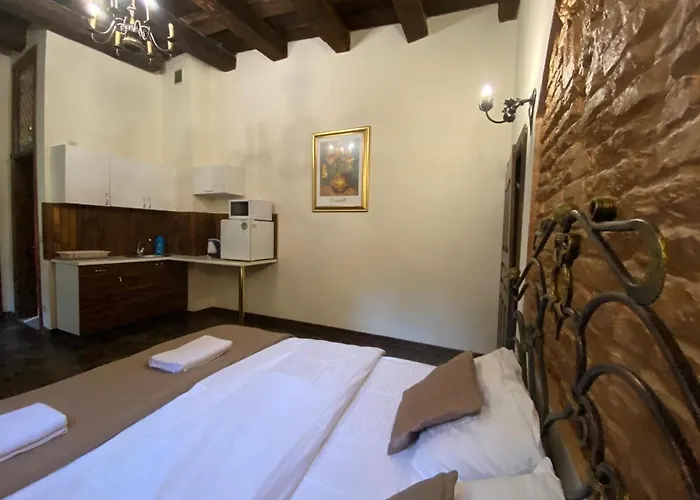 на вулиці лесі українка 19/6 у центрі львова на площі ринок