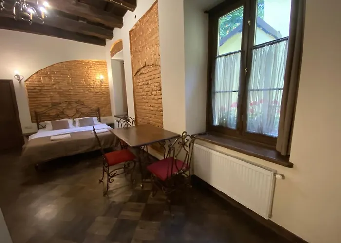 в центрі на вулиці лесі українка 19 *