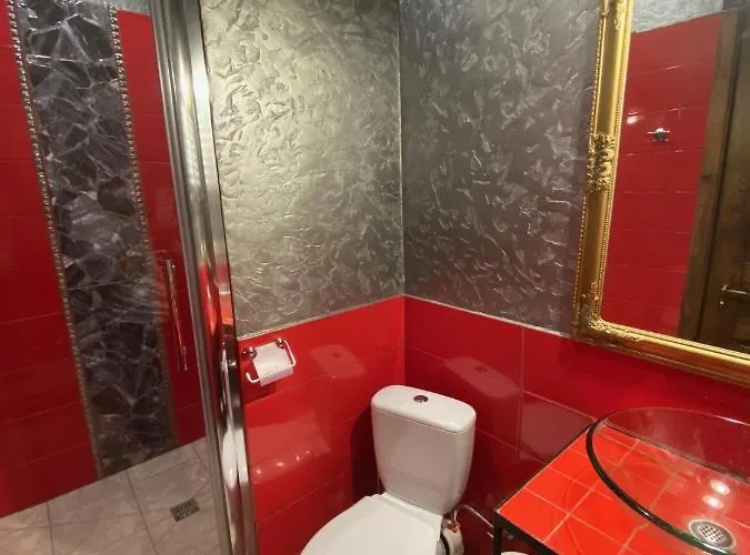 в центрі на вулиці лесі українка 19 *