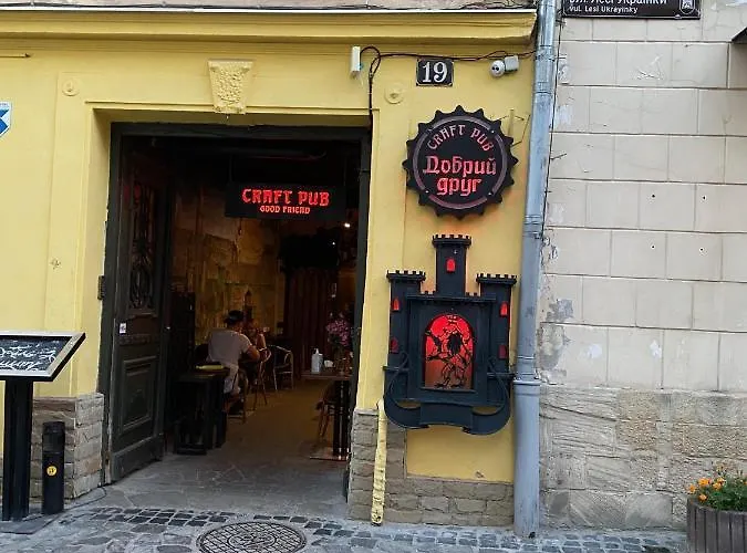 на вулиці лесі українка 19/6 у центрі львова на площі ринок * Львов